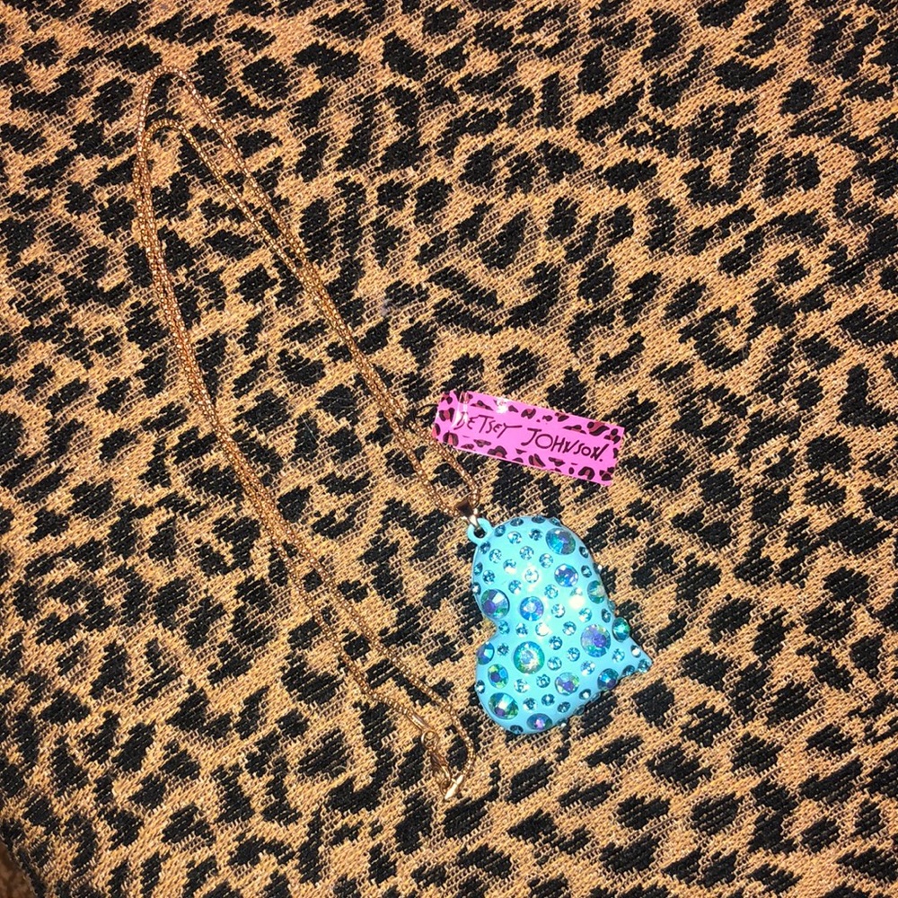 Betsy Johnson heart necklace